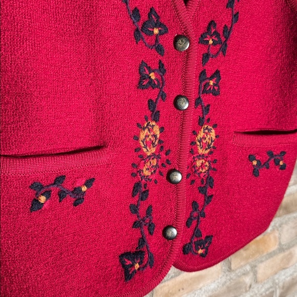 Women's Red Embroidered Vest - Picture 4 of 6